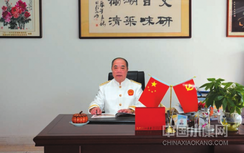 作为汕头餐饮业领军人， 2005年， 肖文清获得中国烹饪协会授予 “中华金厨奖最佳教育成就奖” 。
