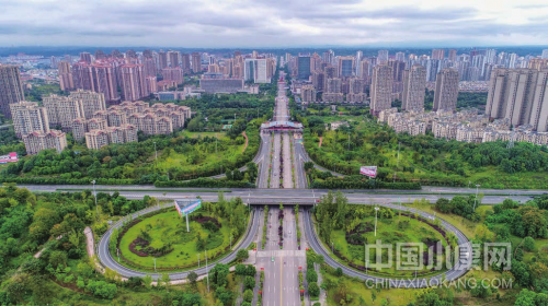 历史机遇 成渝地区双城经济圈建设战略是荣昌发展前所未有的历史性机遇。图为荣昌高速路口